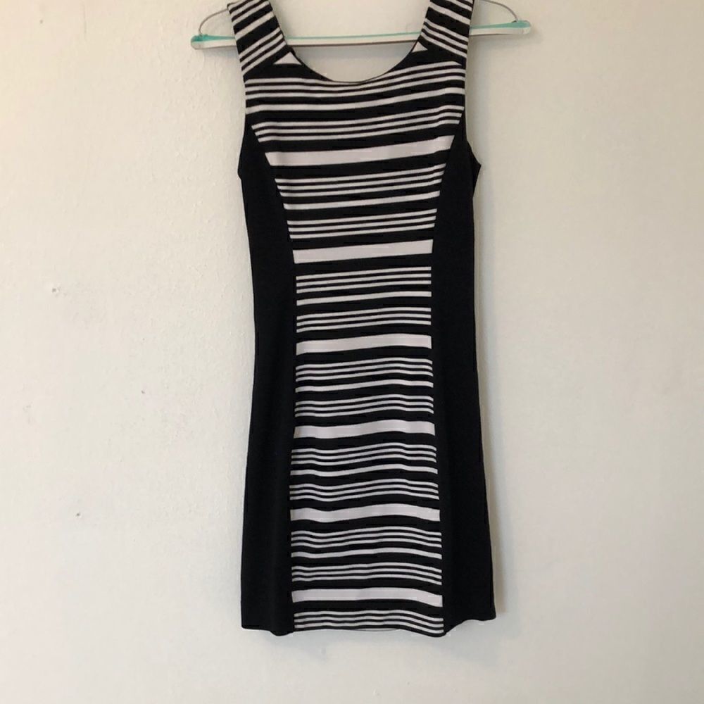 Vintage Express Black and White Sleeveless Scoop Neck Sheath  Dress  Size XS